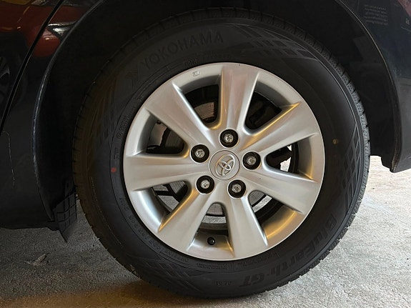 Toyota Auris 7 of 15