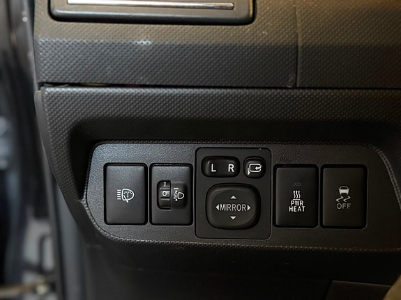 Toyota Auris 10 of 15