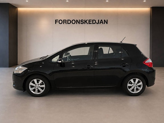 Toyota Auris 4 of 15