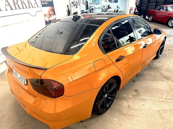 BMW 330xd 5 of 12