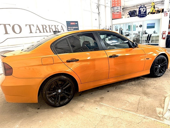 BMW 330xd 4 of 12