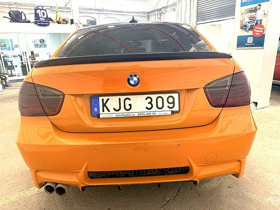 BMW 330xd 6 of 12