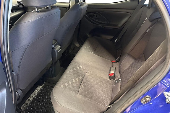 Toyota Yaris 13 of 21