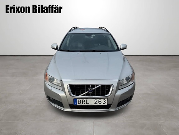 Volvo V70 2 of 30