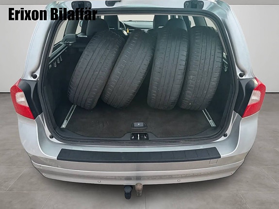 Volvo V70 13 of 30