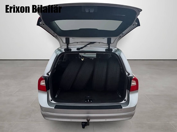 Volvo V70 12 of 30
