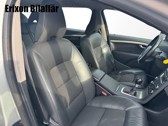 Volvo V70 24 of 30