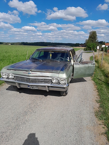Chevrolet Impala 2 of 9