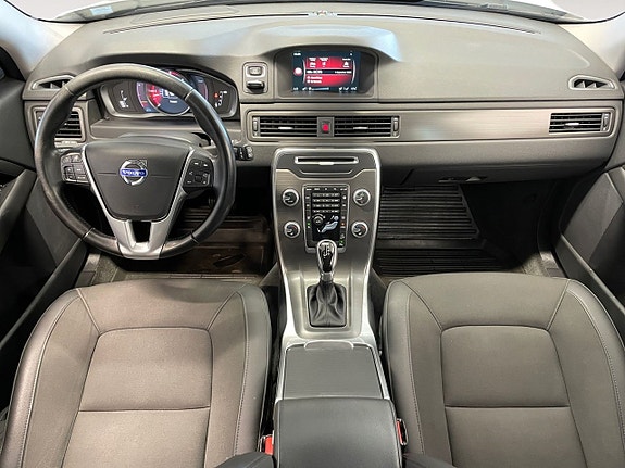 Volvo XC70 11 of 17
