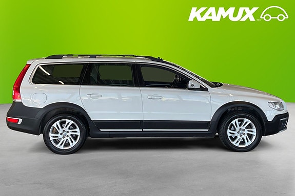 Volvo XC70 2 of 17