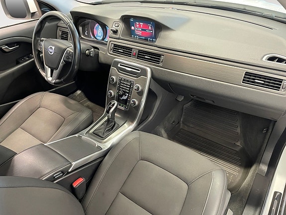 Volvo XC70 12 of 17