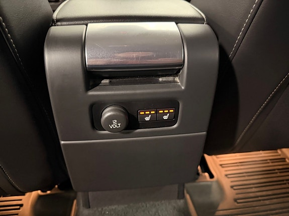 Volvo XC70 13 of 29