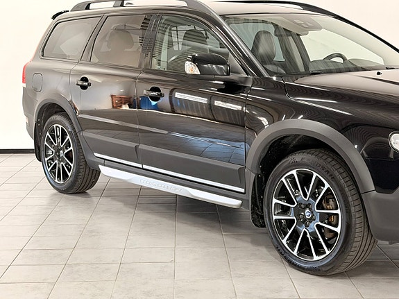 Volvo XC70 2 of 29