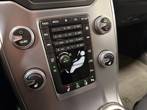 Volvo XC70 22 of 29