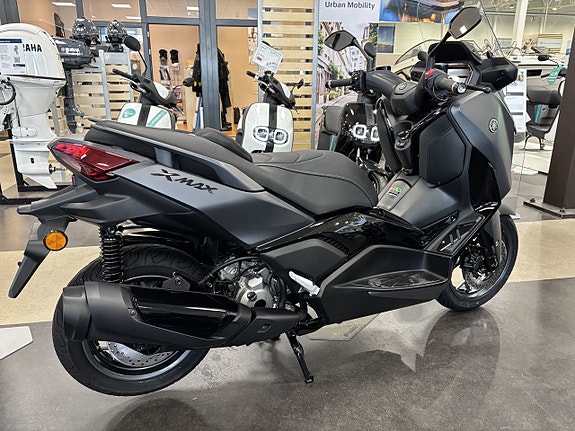 Yamaha XMAX 300 TECH MAX+ 2 of 10