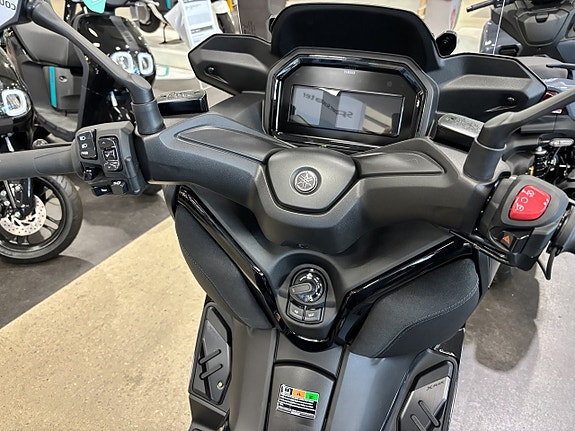 Yamaha XMAX 300 TECH MAX+ 4 of 10
