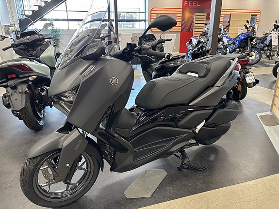Yamaha XMAX 300 TECH MAX+ 7 of 10