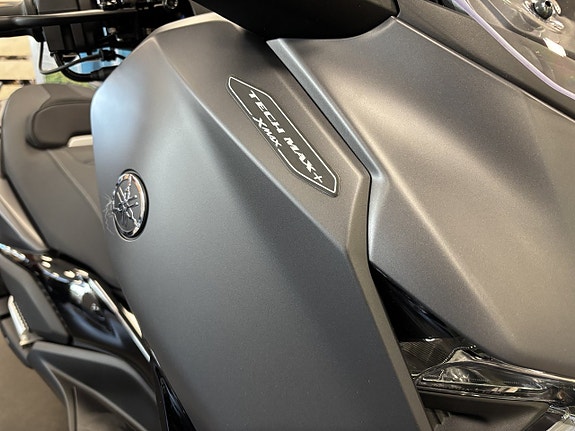Yamaha XMAX 300 TECH MAX+ 10 of 10