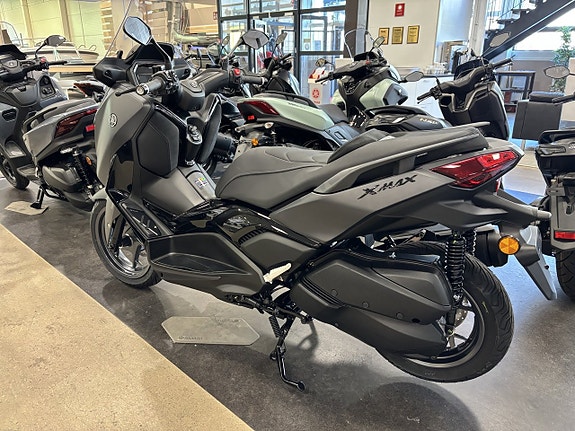 Yamaha XMAX 300 TECH MAX+ 6 of 10