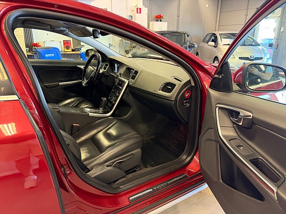 Volvo S60 19 of 25