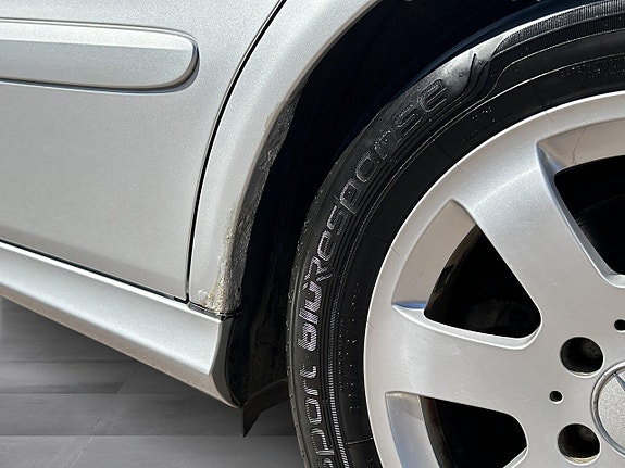 Mercedes-Benz E220 12 of 14