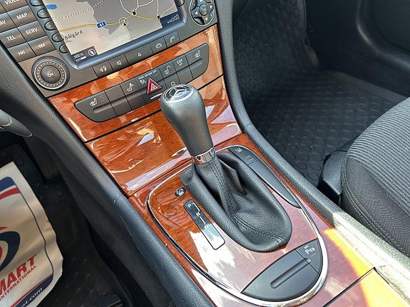 Mercedes-Benz E220 7 of 14