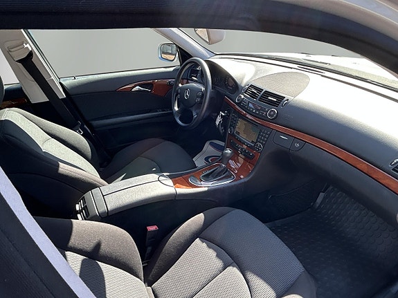 Mercedes-Benz E220 14 of 14