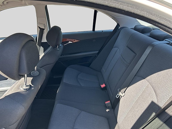 Mercedes-Benz E220 9 of 14