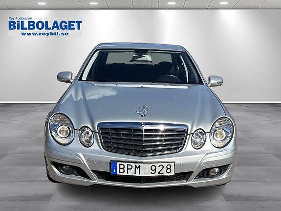 Mercedes-Benz E220 10 of 14