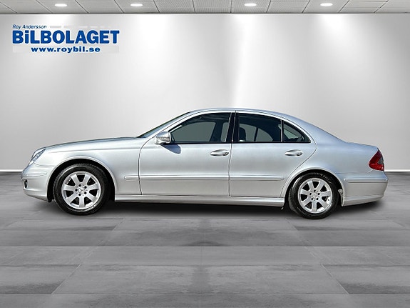 Mercedes-Benz E220 2 of 14