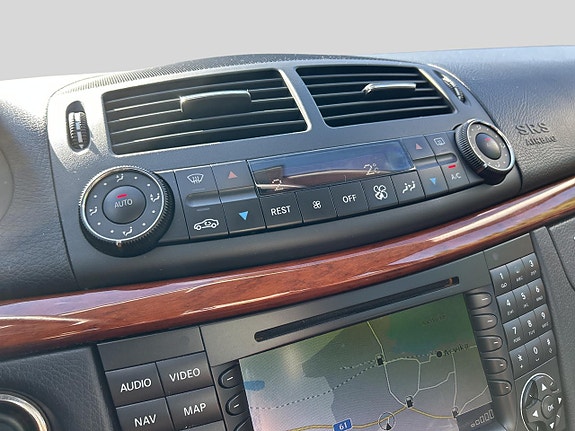 Mercedes-Benz E220 8 of 14