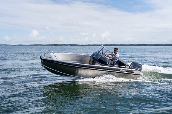 Nya Buster L2 2027 Förboka din båt nu! 6 of 6