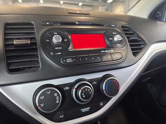 Kia Picanto 16 of 22
