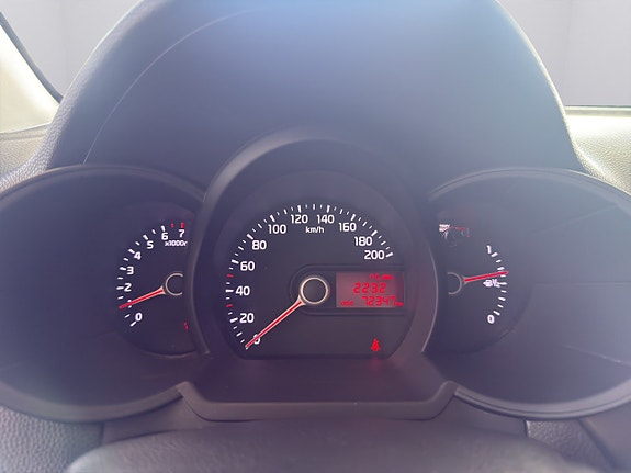 Kia Picanto 15 of 22