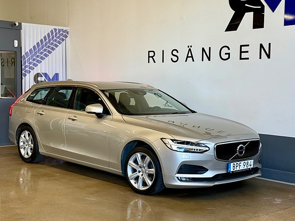 Volvo V90 2 of 23