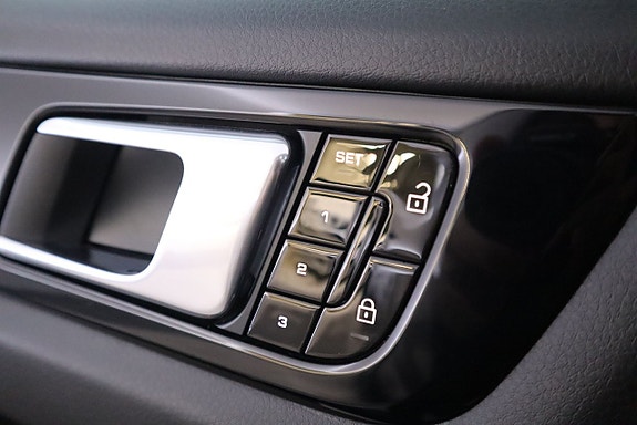 Porsche Cayenne 13 of 26