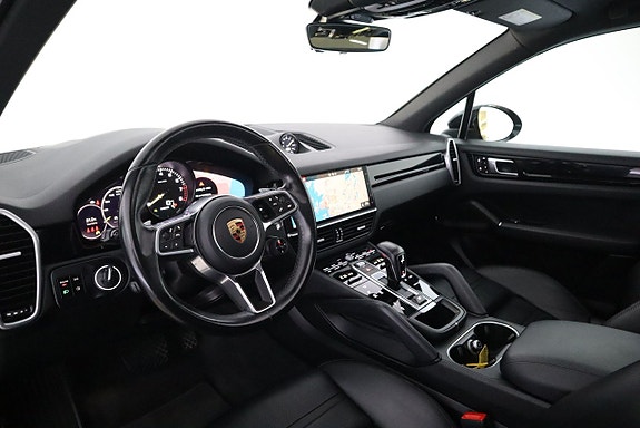 Porsche Cayenne 9 of 26