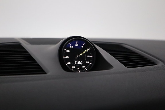 Porsche Cayenne 20 of 26