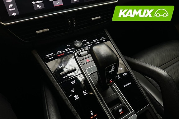 Porsche Cayenne 12 of 26