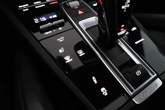 Porsche Cayenne 26 of 26