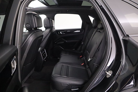 Porsche Cayenne 12 of 26