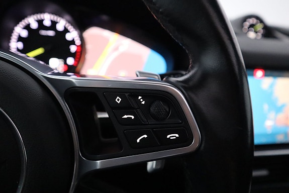 Porsche Cayenne 17 of 26