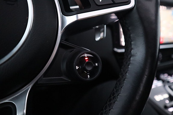 Porsche Cayenne 18 of 26