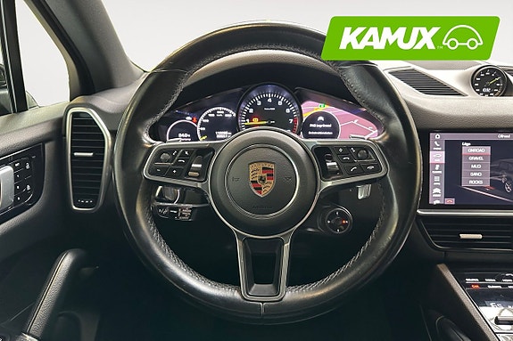 Porsche Cayenne 14 of 26