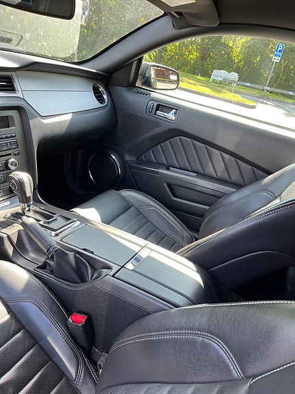 Ford Mustang 8 of 10