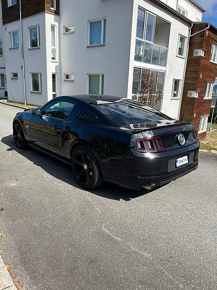 Ford Mustang 4 of 10