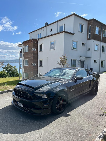 Ford Mustang 2 of 10