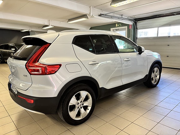 Volvo XC40 5 of 16