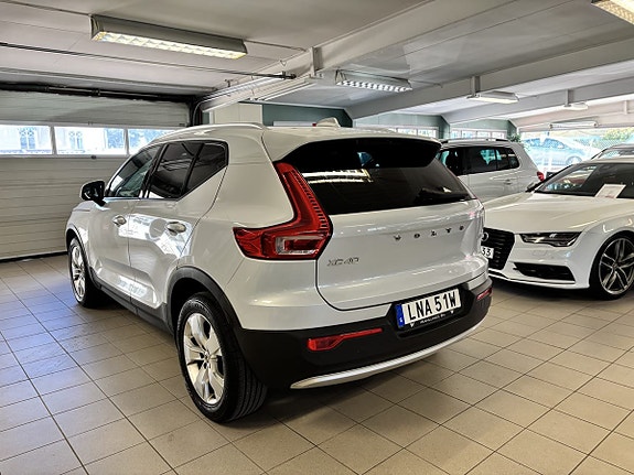 Volvo XC40 14 of 16