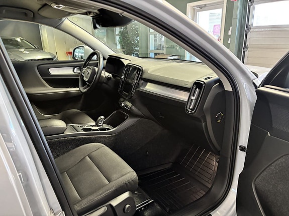 Volvo XC40 16 of 16